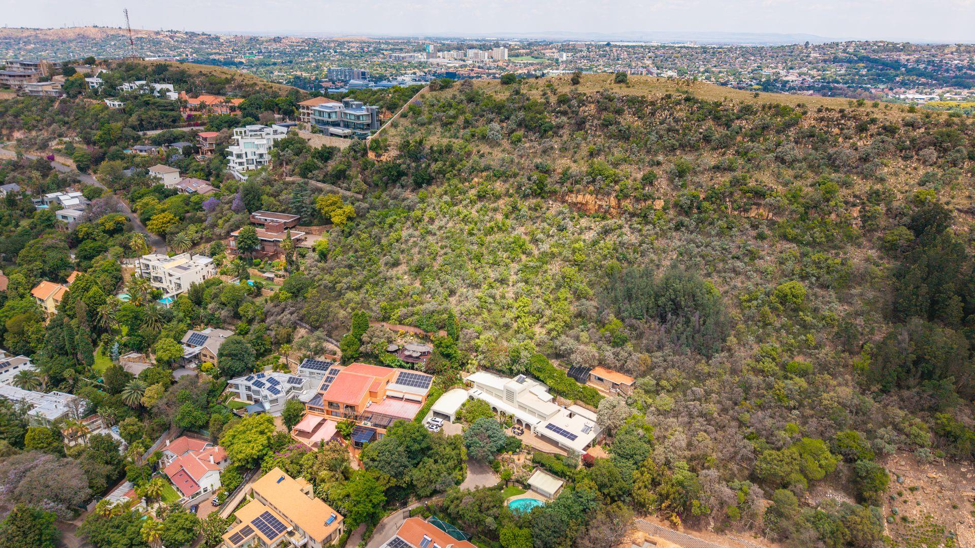 4 Bedroom House for sale in Linksfield Ridge - P24-116665935