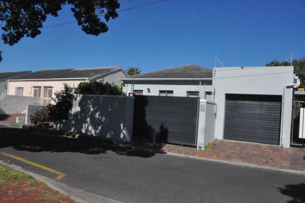 This property for rental to professionals 
The property offers open plan lounge &amp; ...