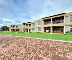 Townhouse for sale in Mondeor