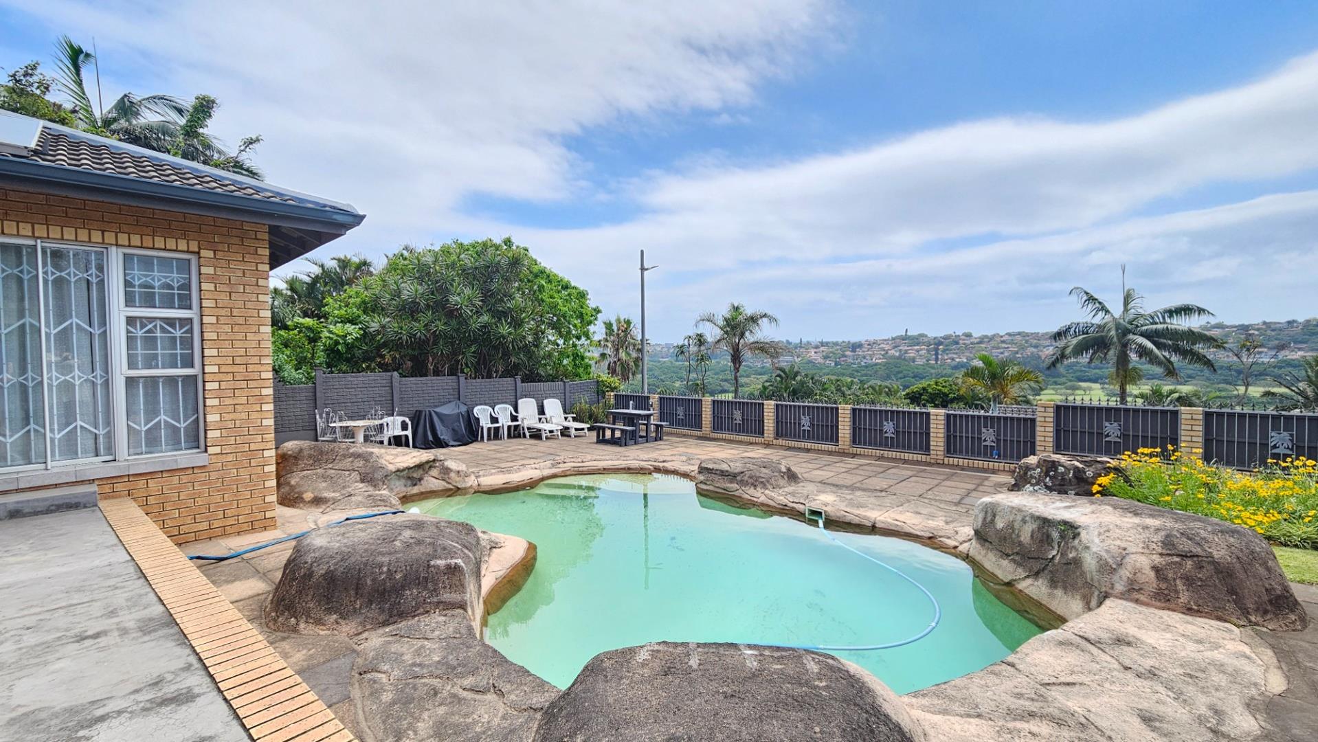 8 Bedroom House for sale in Ocean View - P24-116673562
