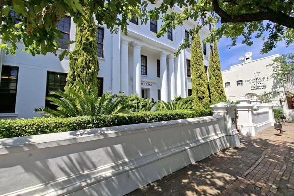 This 88 m2 office is located on the 1st floor with lift access and offers an open-plan ...