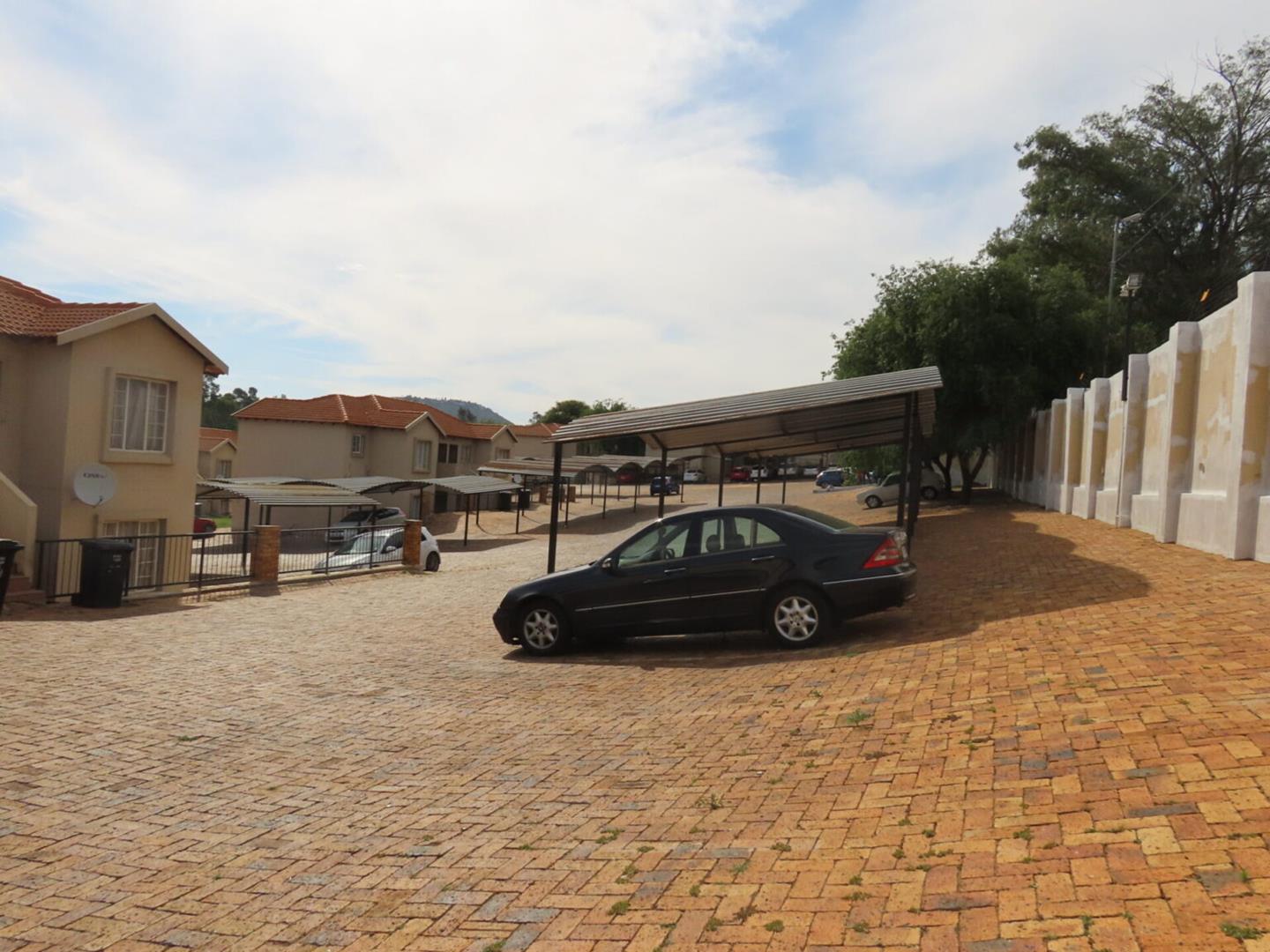 2 Bedroom Apartment / flat for sale in Roodepoort Central - 24 ...