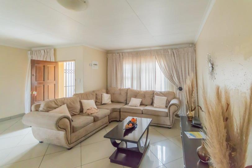 3 Bedroom House for sale in Dunnottar - 19 Charters Road - P24-116683272