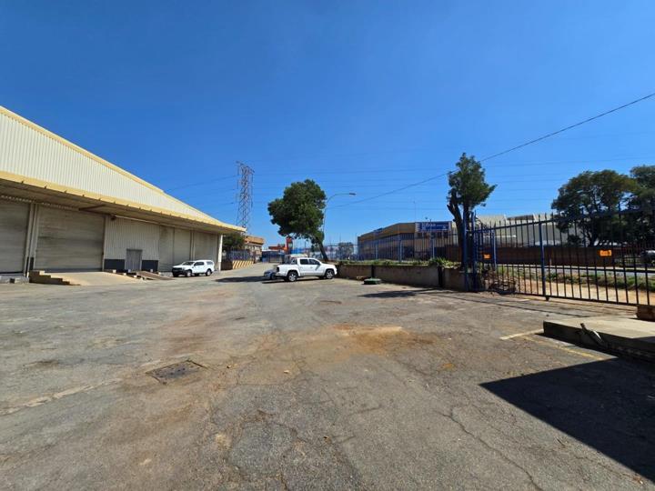 Industrial property for sale in Cleveland - 11 Cleveland Rd - P24-114062380