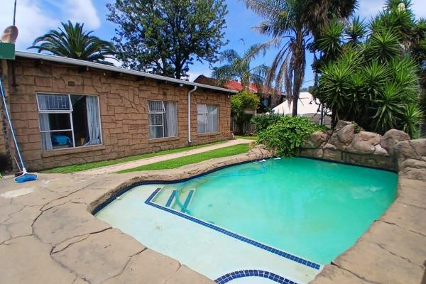 Available 1st of July 2026 
 
Set comfortably in this sunny Brakpan home in Sunair Park, this inviting property offers the perfect ...