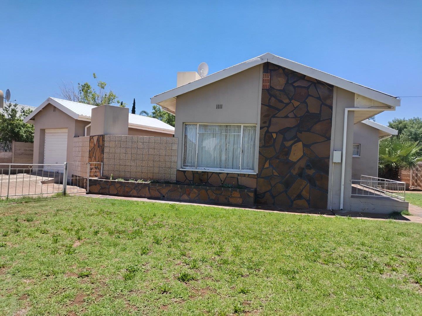 3 Bedroom House for sale in Die Rand - P24-116692808