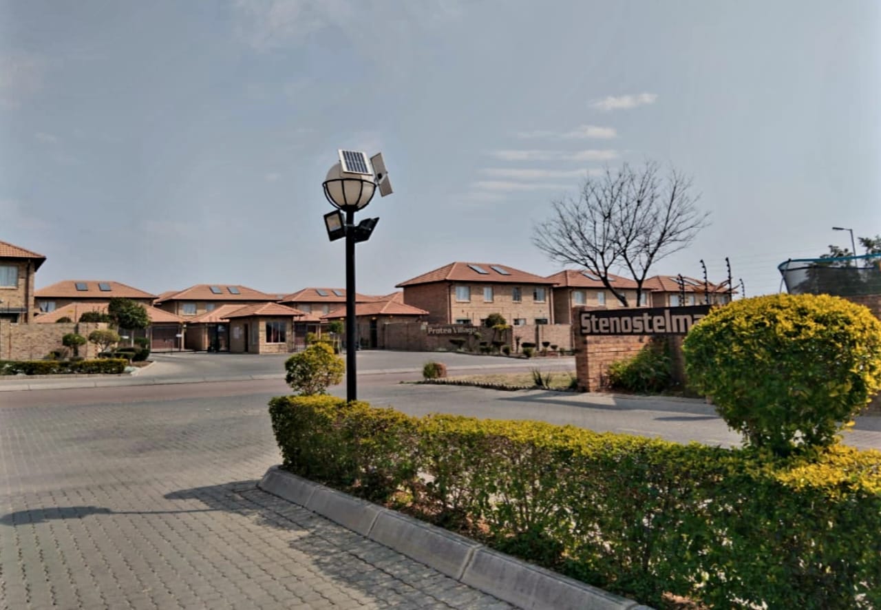 3 Bedroom Townhouse for sale in Annlin - P24-116693146