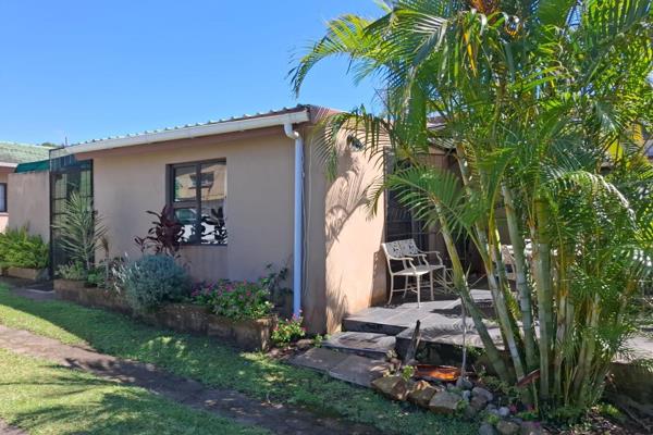 This inviting 2-bedroom, 1-bathroom rental property offers a comfortable living experience in Hibberdene. The home features a ...