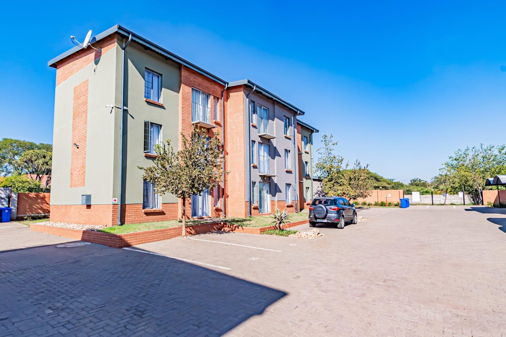 2 Bedroom Townhouse for sale in Annlin - P24-114427312