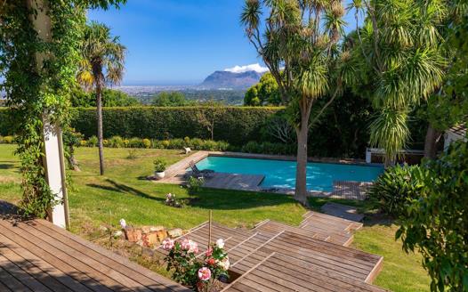 4 Bedroom House for sale in Bishopscourt