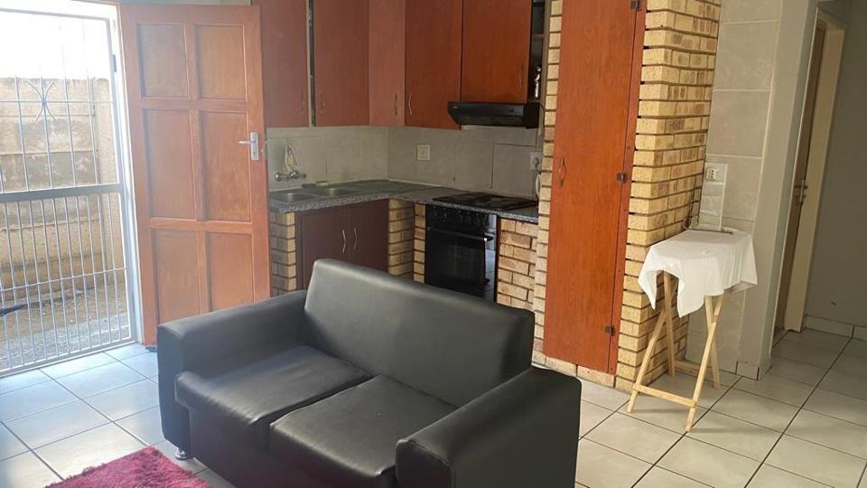 2 Bedroom Apartment / flat for sale in Rustenburg Central - P24-115041701