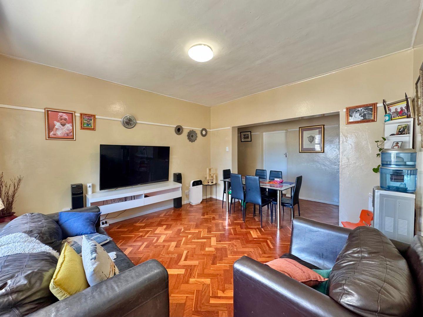 3 Bedroom Apartment / flat for sale in Rondebosch - P24-116698507