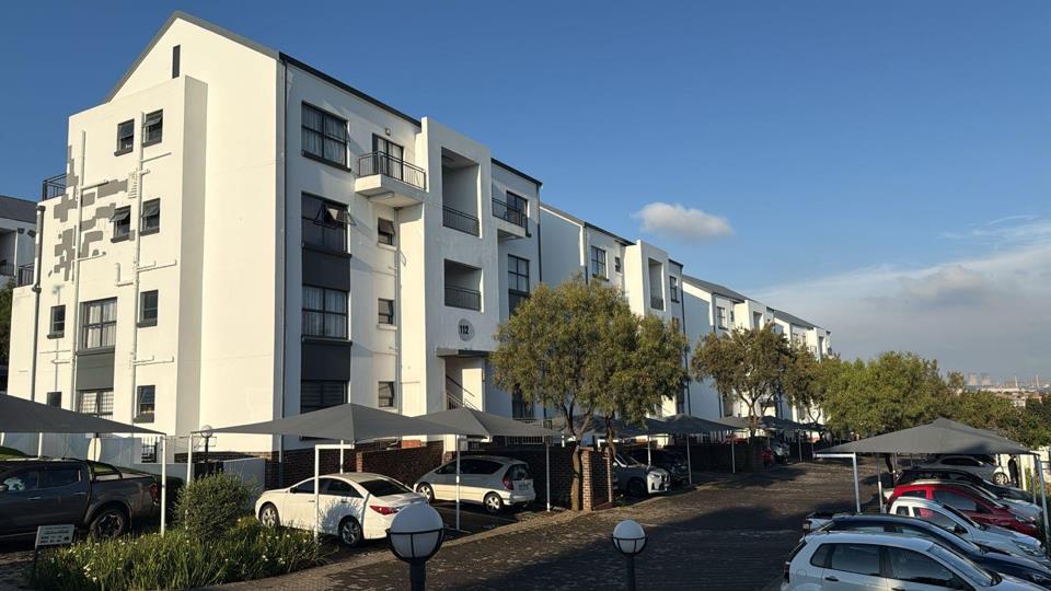 2 Bedroom Apartment / flat for sale in Greenstone Ridge - P24-117152418