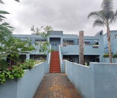 Townhouse for sale in Weltevreden Park