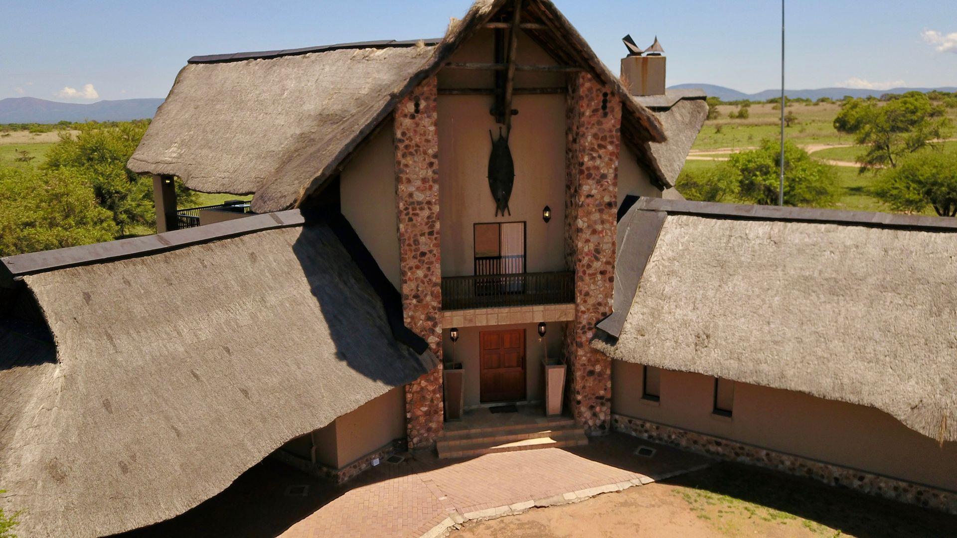 4 Bedroom House for sale in Zebula Golf Estate - P24-116552340