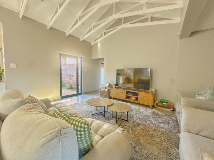 Listing number: P24-117650305, Image number: 2