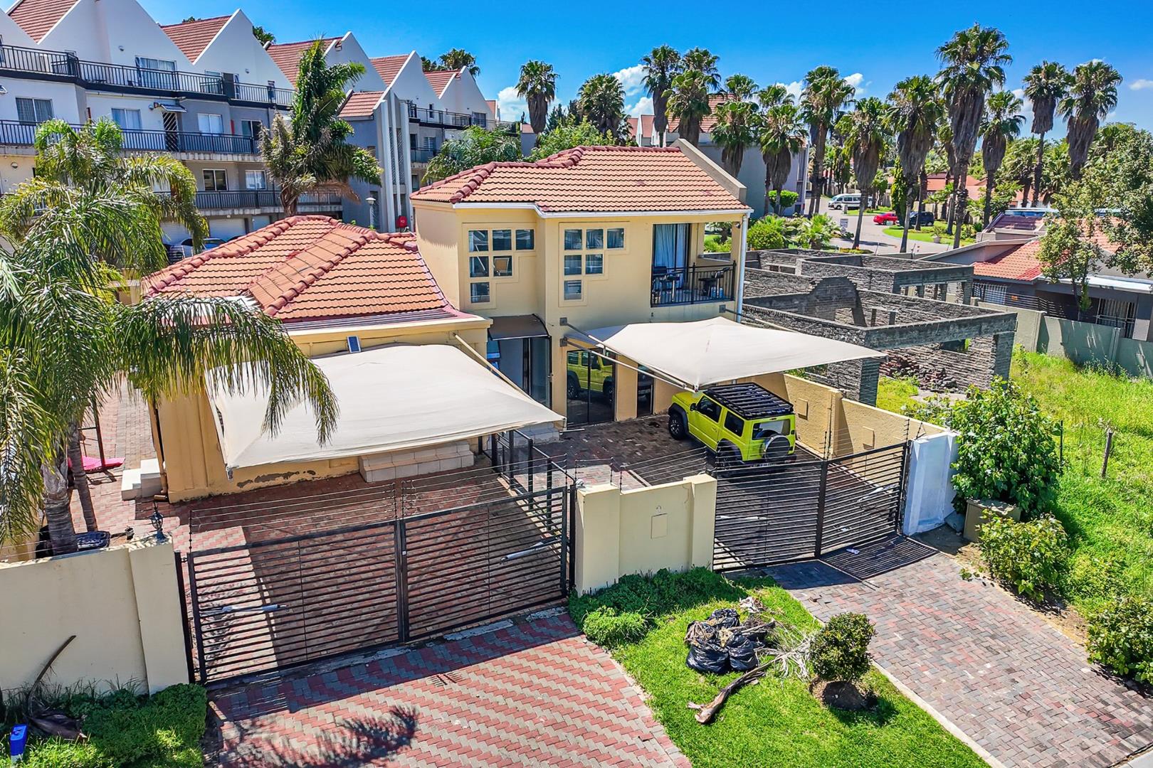 6-bedroom-house-for-sale-in-halfway-gardens-p24-116741488