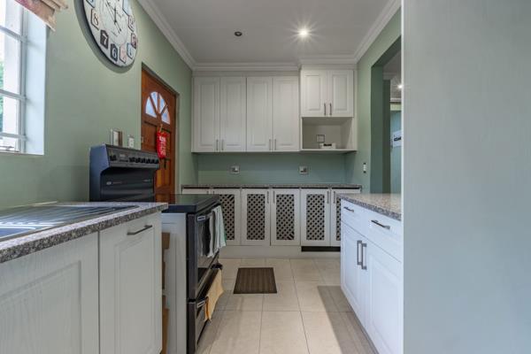 Step into this beautifully maintained modern 2-bedroom, 1 bathroom   Retirement home ...