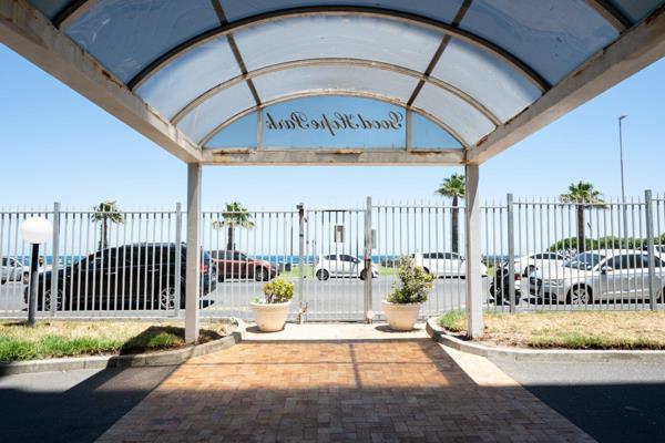 Comfortable retirement flat on Beach Road, Mouille Point, Cape Town.

1-bedroom ...
