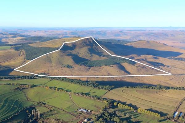 This ±90ha agricultural property is situated between Ixopo and Umzimkhulu, with ...