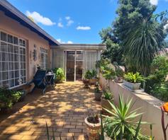 Townhouse for sale in Die Wilgers