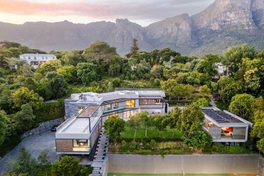 5 Bedroom House for sale in Bishopscourt