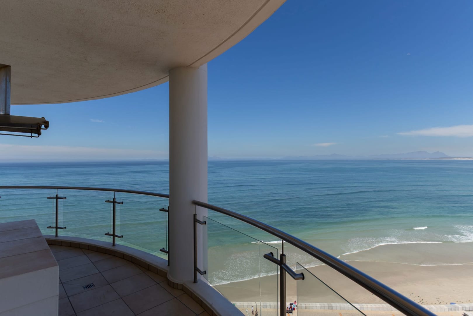 3 Bedroom Apartment / flat for sale in Strand North - P24-116751412