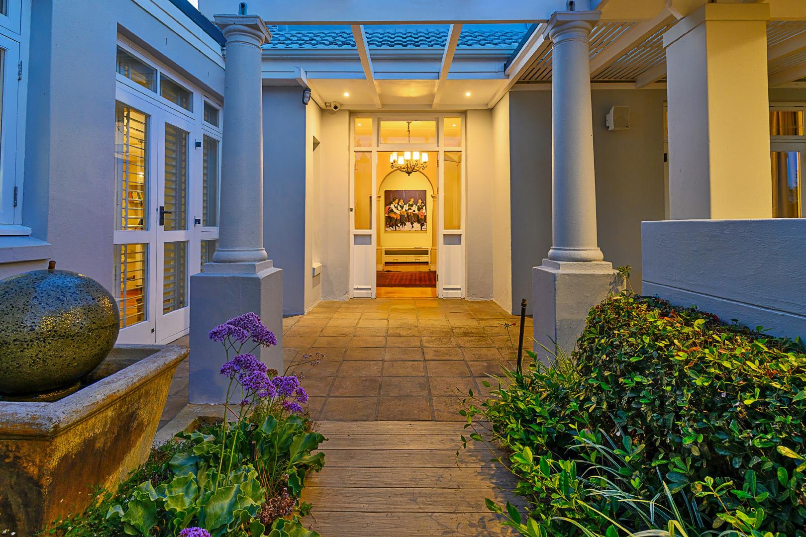 4 Bedroom House for sale in Rondebosch - 21 Heseldon Road - P24-116744987