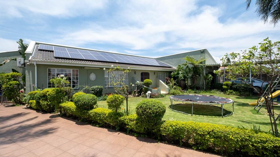 3 Bedroom House for sale in Howick West - 16 Rose Avenue - P24-116752348