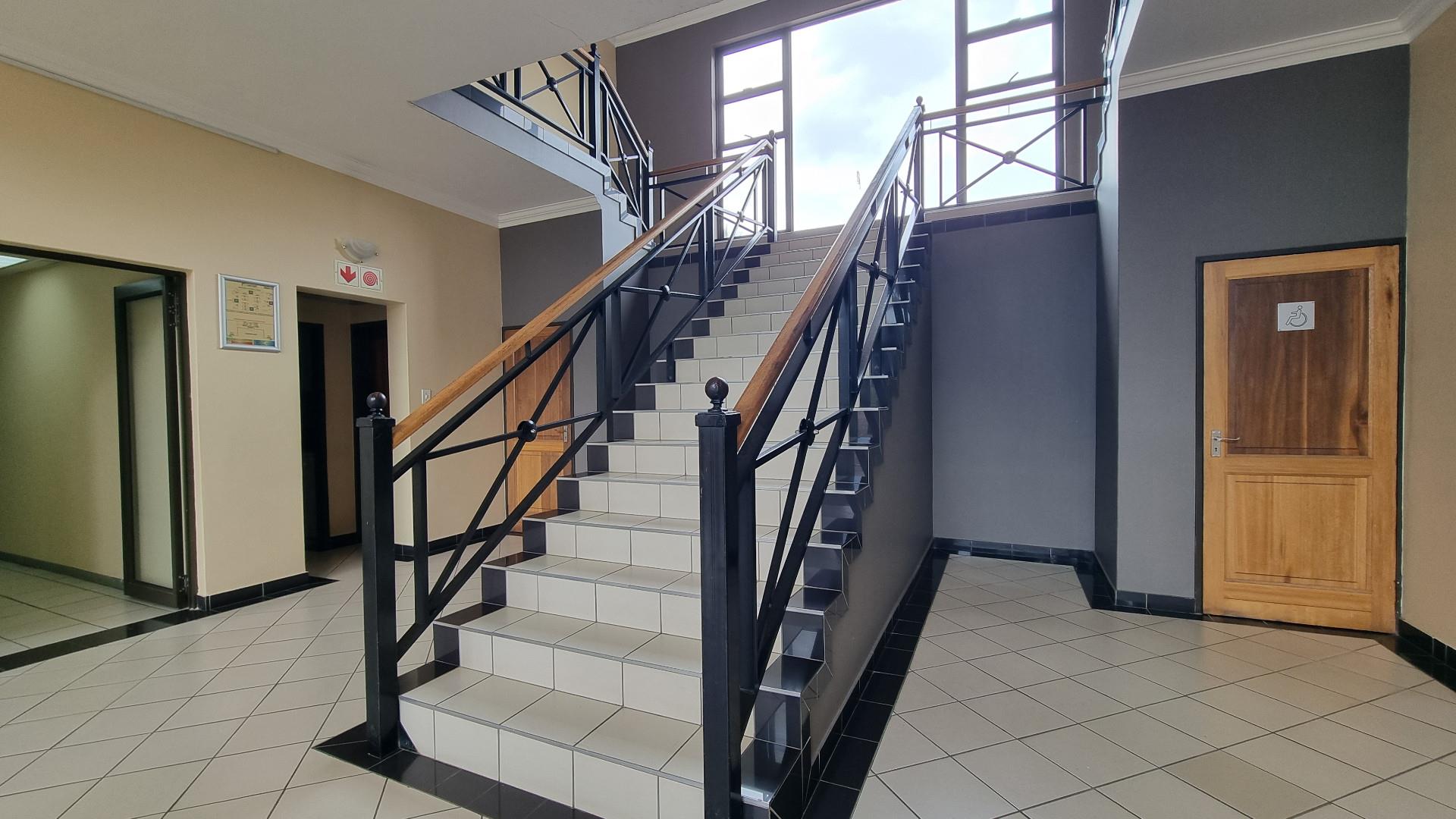 Commercial property to rent in North Riding - P24-116754556