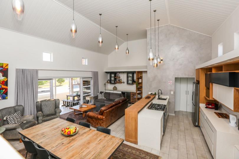 3 Bedroom House for sale in Struisbaai - 3507 Skulphoek - P24-116755936
