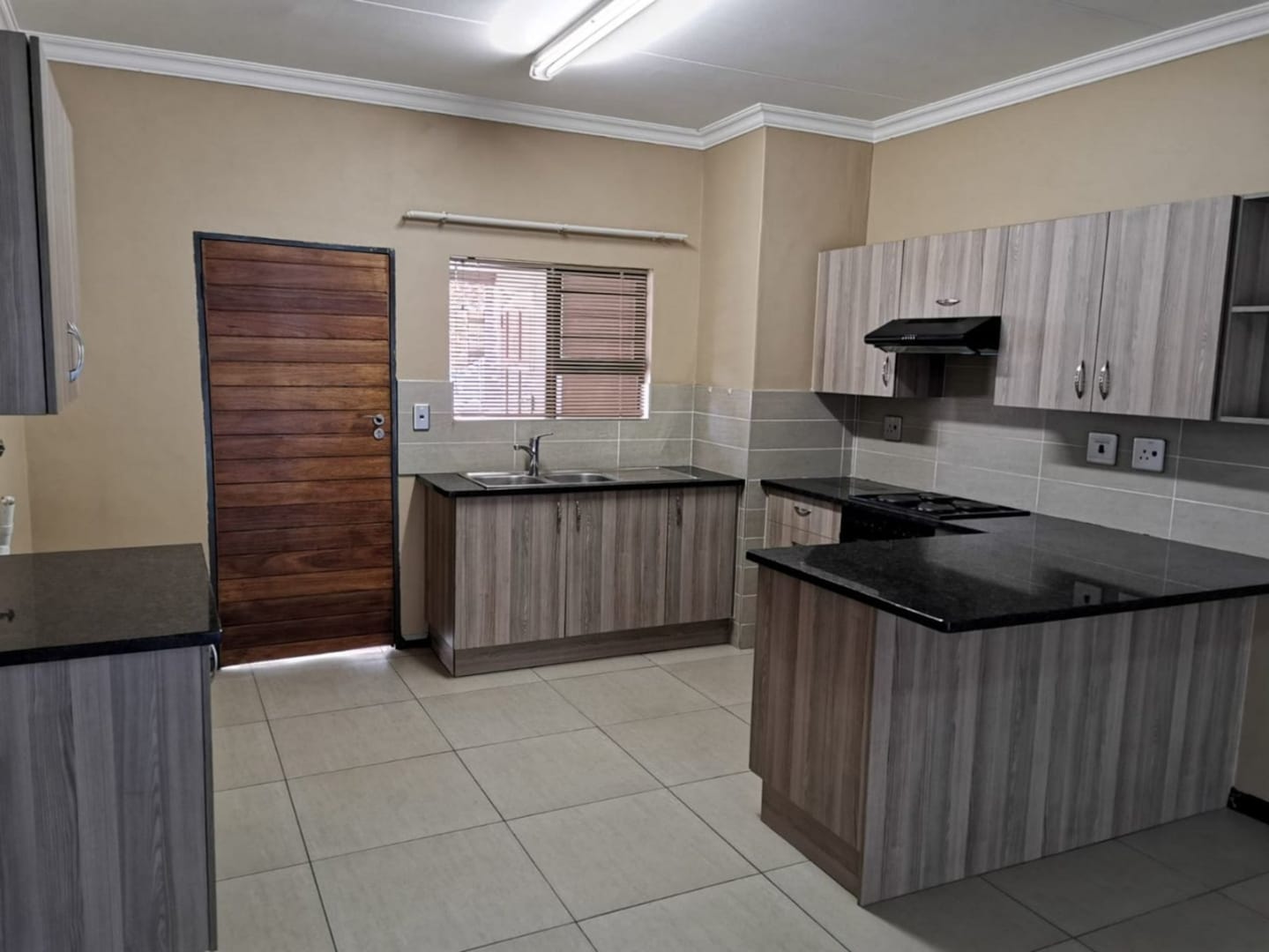 2 Bedroom Townhouse for sale in Three Rivers Proper - P24-112138433