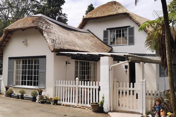 This picturesque family home is located in the popular suburb of Montrose. This home offers you 3 bedrooms with built-in cupboards, two ...