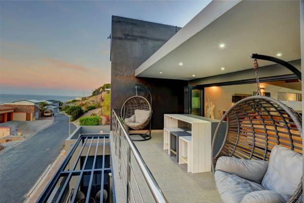 6 Bedroom House for sale in Mossel Bay Central - 72 Hill Street