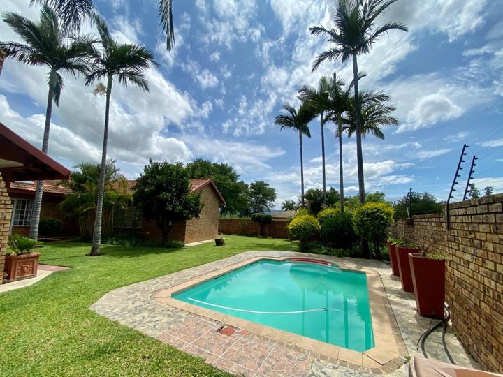 3 Bedroom House for sale in Groblersdal - P24-116771362