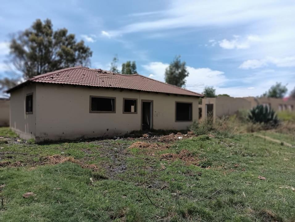 2 Bedroom Townhouse for sale in Brandfort - 31 Kareeboom Avenue - P24 ...