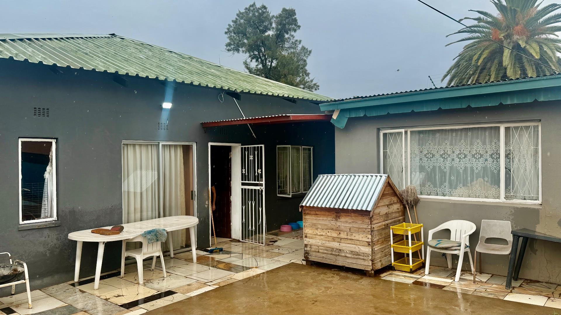 3 Bedroom House for sale in Kimberley North - P24-116775484