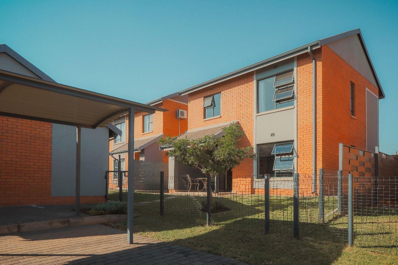 3 Bedroom Townhouse for sale in Roodeplaat - P24-116779011