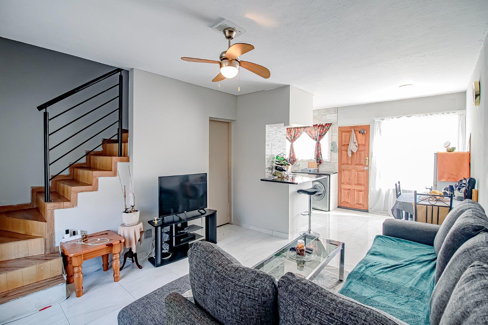 2 Bedroom Townhouse for sale in Annlin - P24-116891725
