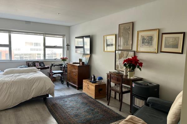 This beautifully renovated studio apartment is located in a well-maintained retirement block, offering comfort, safety, and ...