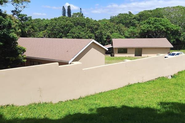 This well-located property in Jocelyn Street, Shelly Beach, is fully walled and secured ...