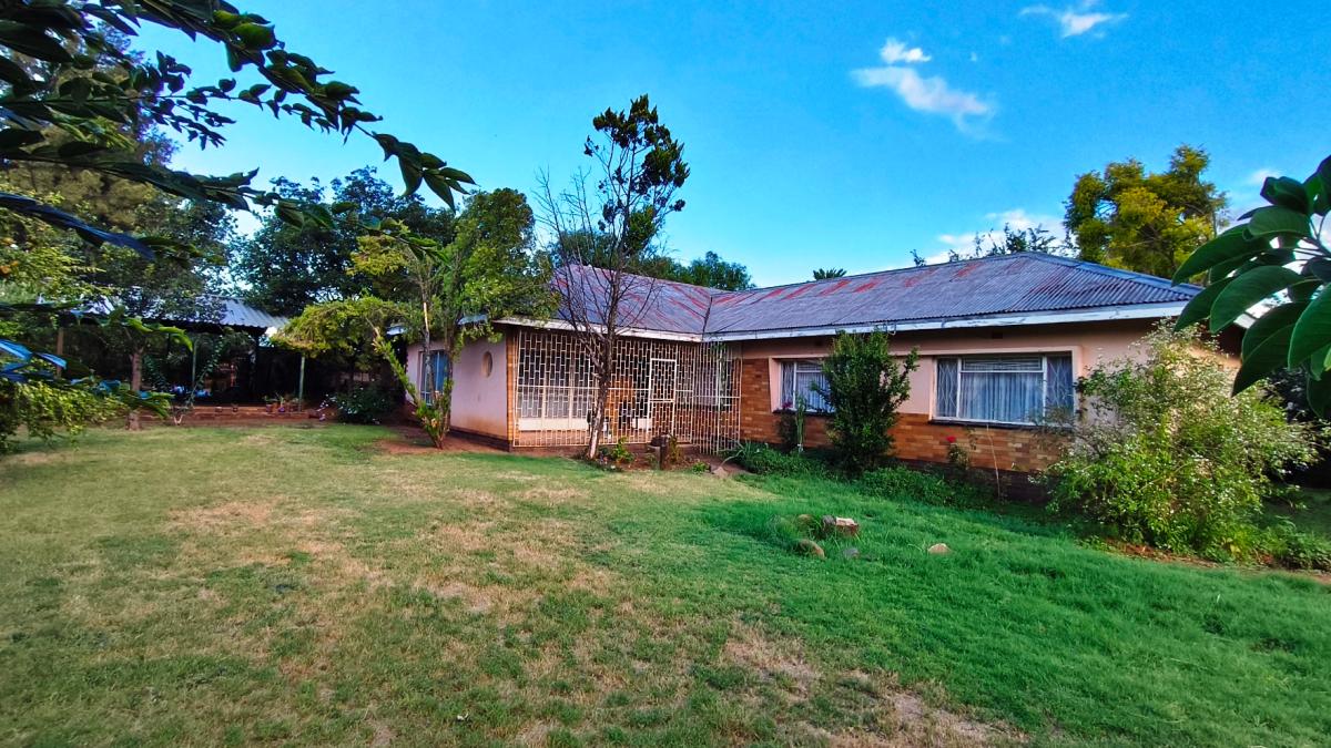 3 Bedroom House for sale in Brandfort - P24-116799838