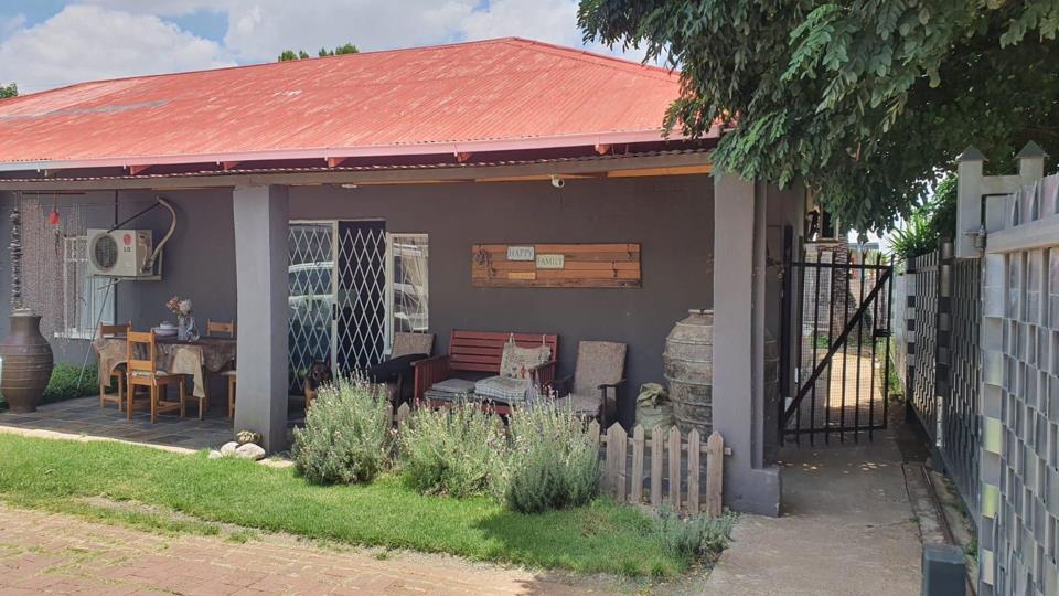 5 Bedroom House for sale in Brandfort - P24-116800934