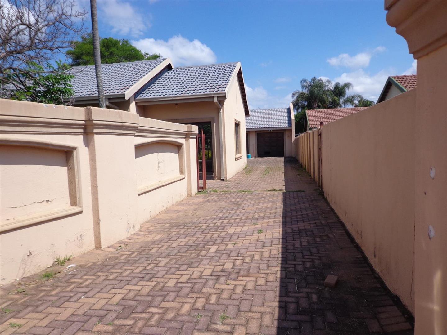 3 Bedroom House for sale in Fauna Park - P24-116801363