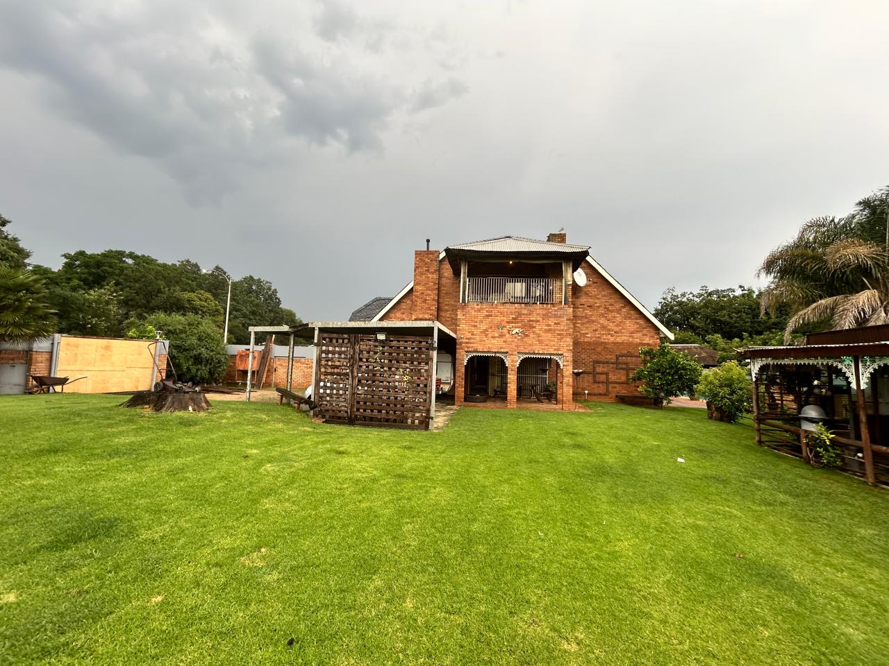 3 Bedroom House for sale in Strubenvale - P24-116802228