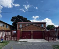 Townhouse for sale in Rosettenville