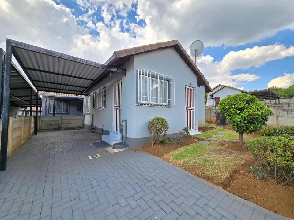 2 Bedroom Townhouse for sale in Naturena - 1258 Ss Naturena Oaks, 138 ...