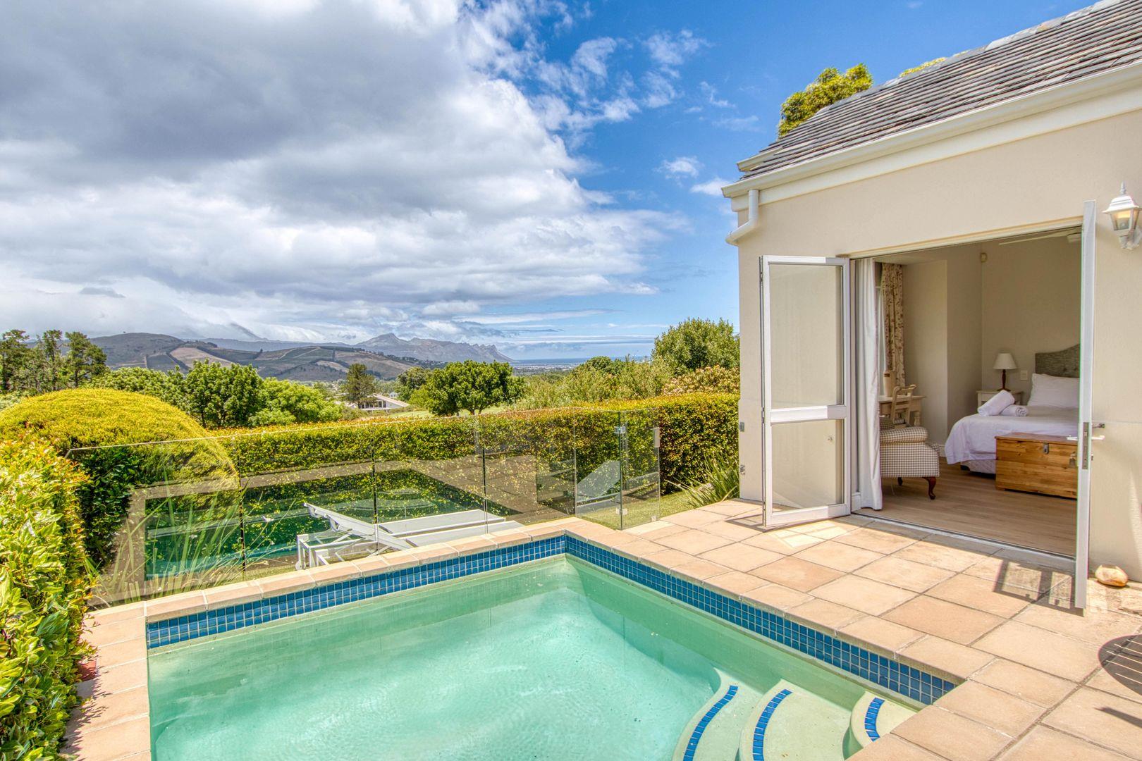 Photo of 3 Bedroom House to rent in Erinvale Golf Estate