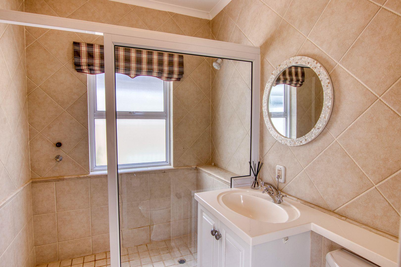 Photo of 3 Bedroom House to rent in Erinvale Golf Estate