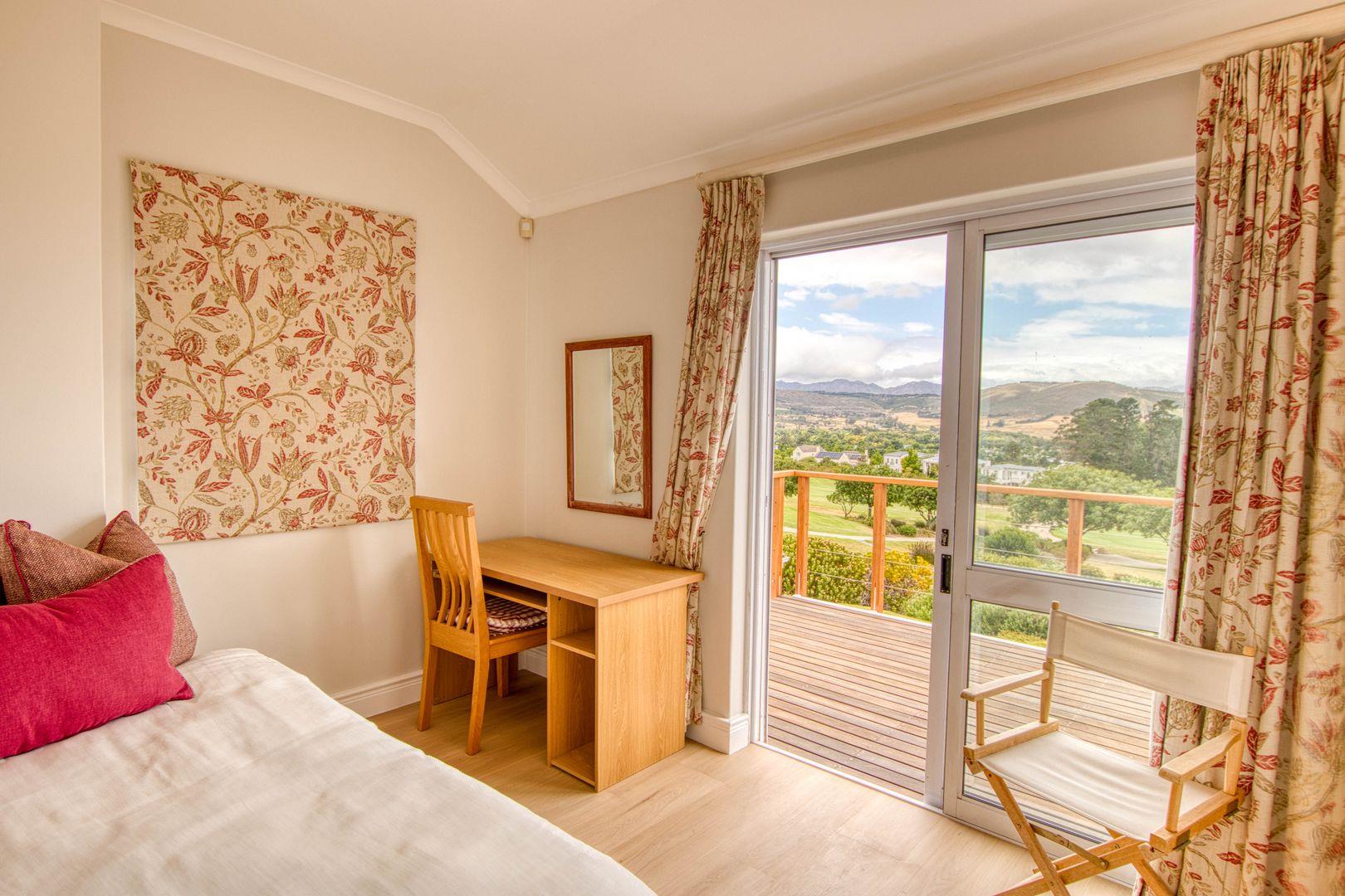 Photo of 3 Bedroom House to rent in Erinvale Golf Estate